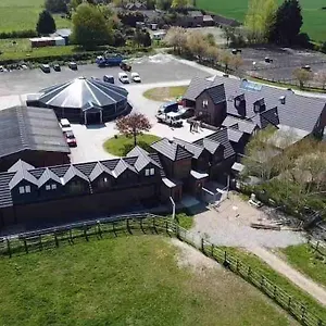 https://hanaverian-suit-with-amazing-views-of-stud-farm.yorkshirehotels.net